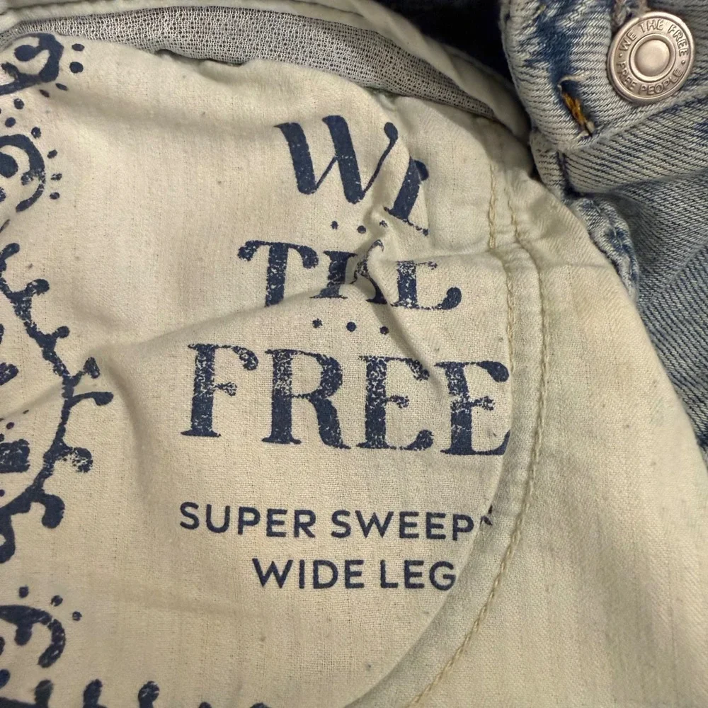 Free People We The Free Super Sweep Wide Leg Jeans Light Wash Blue Denim S - Picture 2 of 8